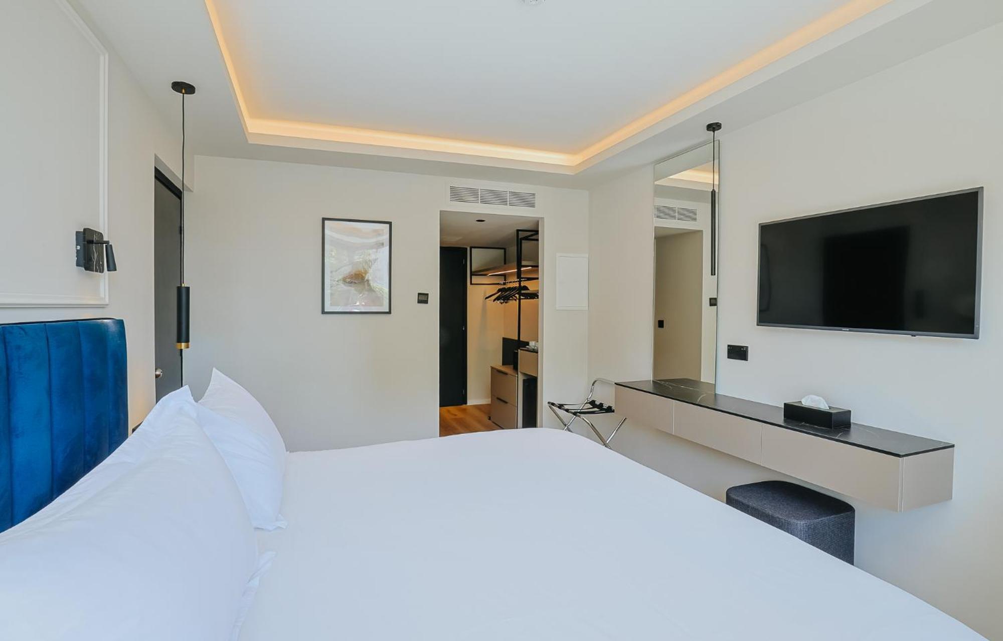 Odysseia Hotel Kapetanios Limassol Exterior photo